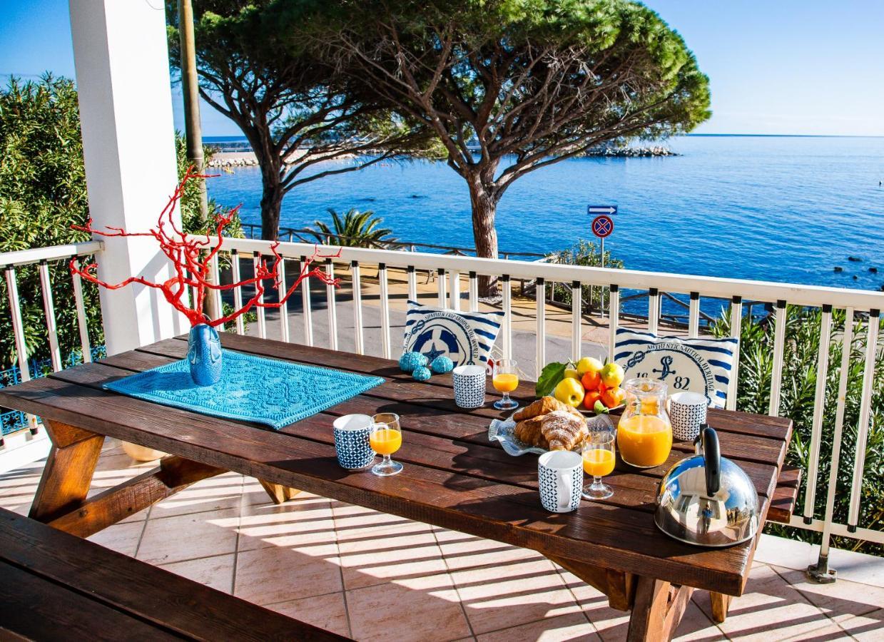 Terrazza Lungomare, E Sei In Spiaggia... Кала-Гононе Экстерьер фото