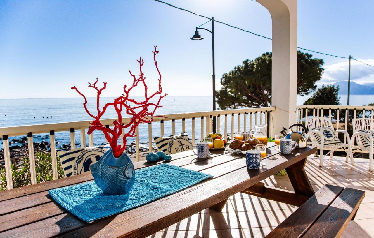 Terrazza Lungomare, E Sei In Spiaggia... Кала-Гононе Экстерьер фото